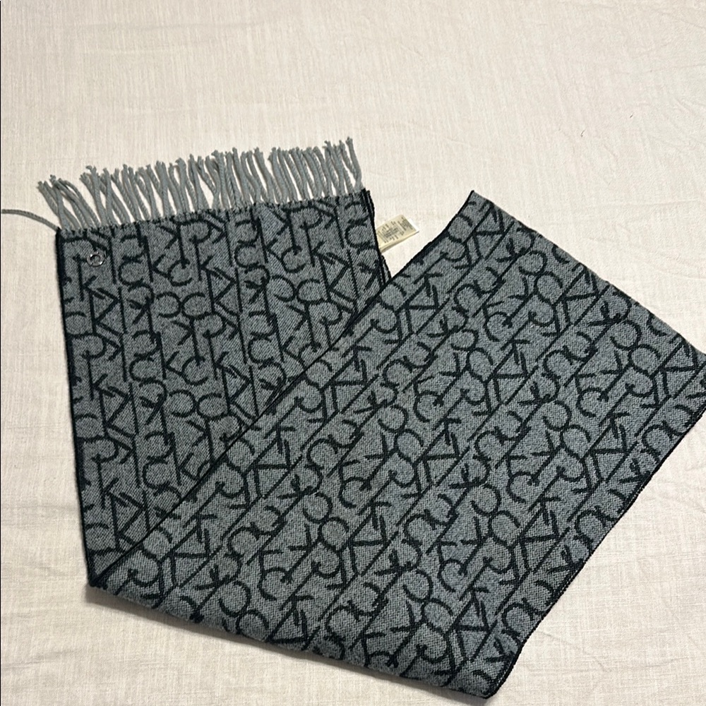 Calvin Klein Black and Gray Reversible Scarf - Picture 2 of 4